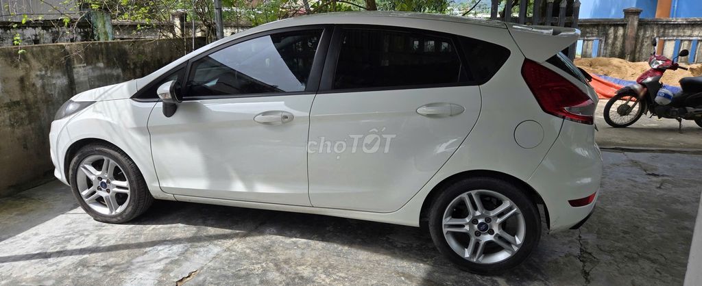 Ford Fiesta 2012 Trắng 102360 km. Mua bán Ô tô tại Huyện Duy Xuyên Quảng Nam được đăng bởi quang trinh hình 4
