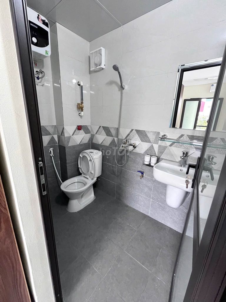 Cho thuê phòng trọ Hoàng Mai, có ban công, hỗ trợ 1 tháng tiền nhà