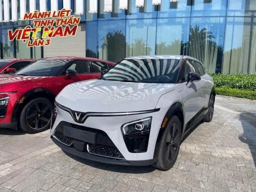 VinFast VF7 2025. Mua bán Ô tô tại Quận Đống Đa Hà Nội được đăng bởi Đoàn Hồng Minh hình 3