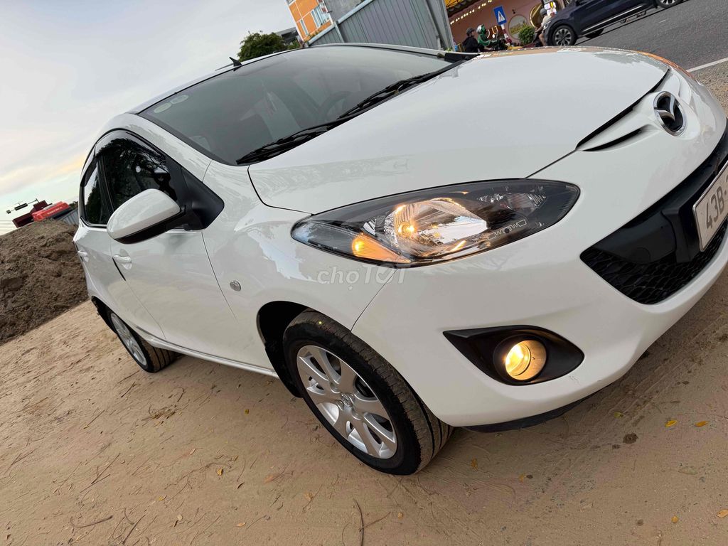 Mazda Mazda 2 2012 Trắng hatchback
