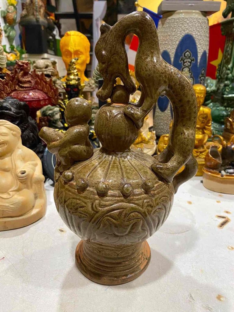 Bình rót ngược Gốm Dáng xưa Long Bảo Ngọc. Mua bán Đồ sưu tầm, đồ cổ tại Quận 4 Tp Hồ Chí Minh được đăng bởi Đại Lâm Mộc Nguyễn Đức hình 1