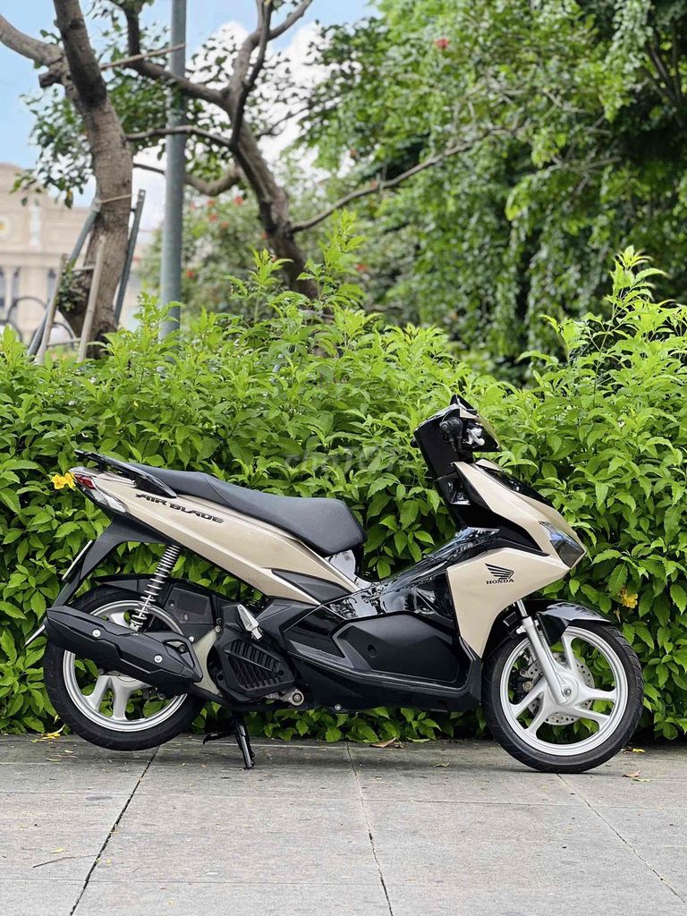 Honda Air Blade Siêu Nhân 2017 жёлтый