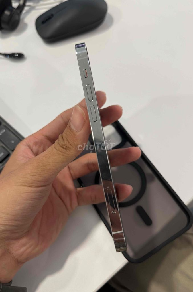 iPhone 12 Pro 256 lock như Quốc tế