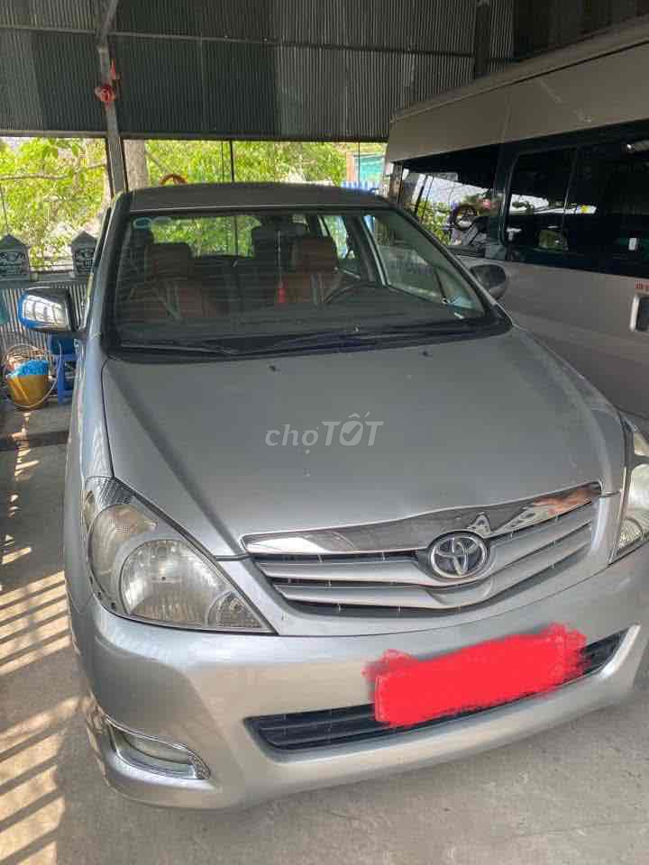 Toyota Innova 2011 G - 3700 km