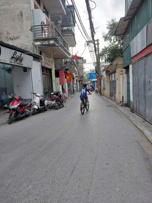 Bán nhà dân xây phố Gia Quất Long Biên, 3.5 tầng, gần ô tô. Mua bán nhà ở tại Quận Long Biên Hà Nội được đăng bởi Thúy Long Biên