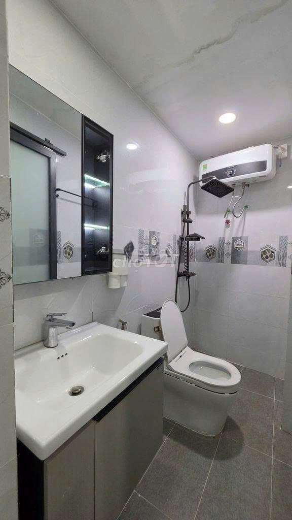 nhà nc mới full nội thất Xịn tr 2 lầu 2pn 3vs ng.Thị Minh khai p5 Q3