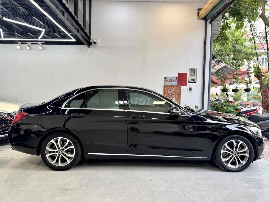 Mercedes Benz C200 model 2018. Mua bán Ô tô tại Quận 8 Tp Hồ Chí Minh được đăng bởi Khoa nguyễn hình 6