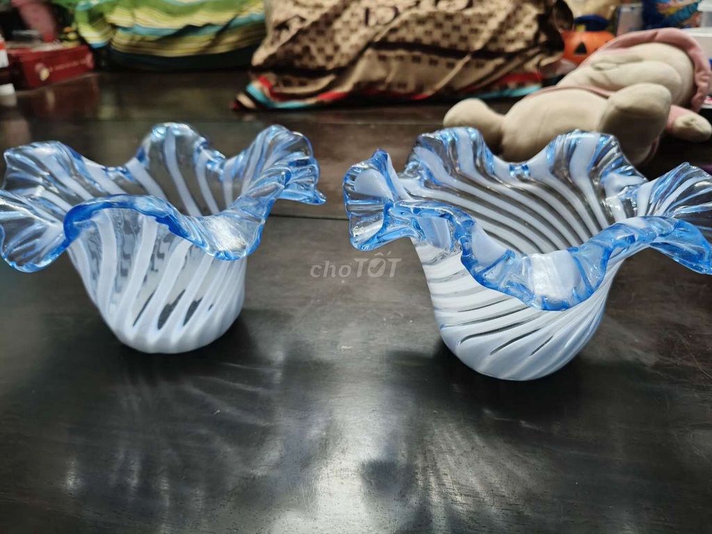Chóa đèn dầu Thủy tinh Xanh Trắng Cổ điển. Mua bán Đồ sưu tầm, đồ cổ tại Huyện Cần Giuộc Long An được đăng bởi Tiến Phan hình 1