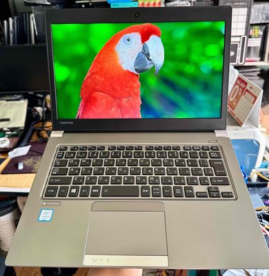 Laptop Toshiba siêu mỏng siêu nhẹ