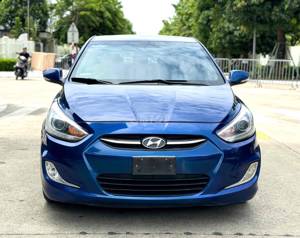 Hyundai Accent 2015 1.4 AT Hatchback - 10000 km