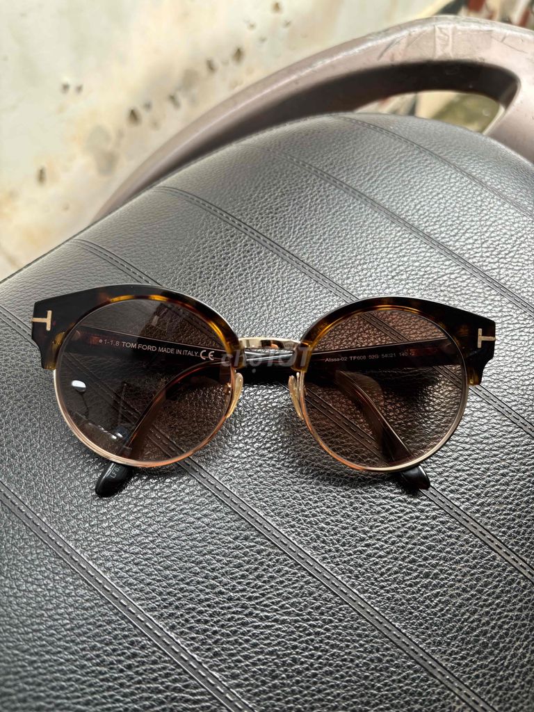 kính Tomford TF608 thay mắt cận