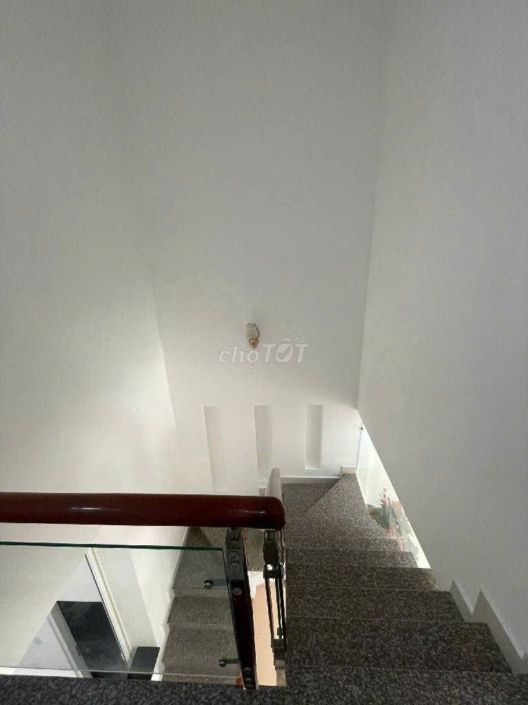 Nhà Góc 2 MT HXH Ngay VinCom Lê Văn Việt - 6 Tỷ 1