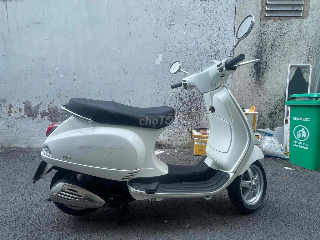 Piaggio Vespa белая