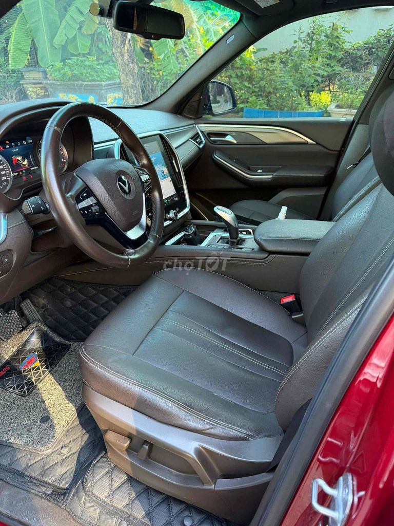 VinFast Lux SA2.0 2019 Красный 7 мест Автомат