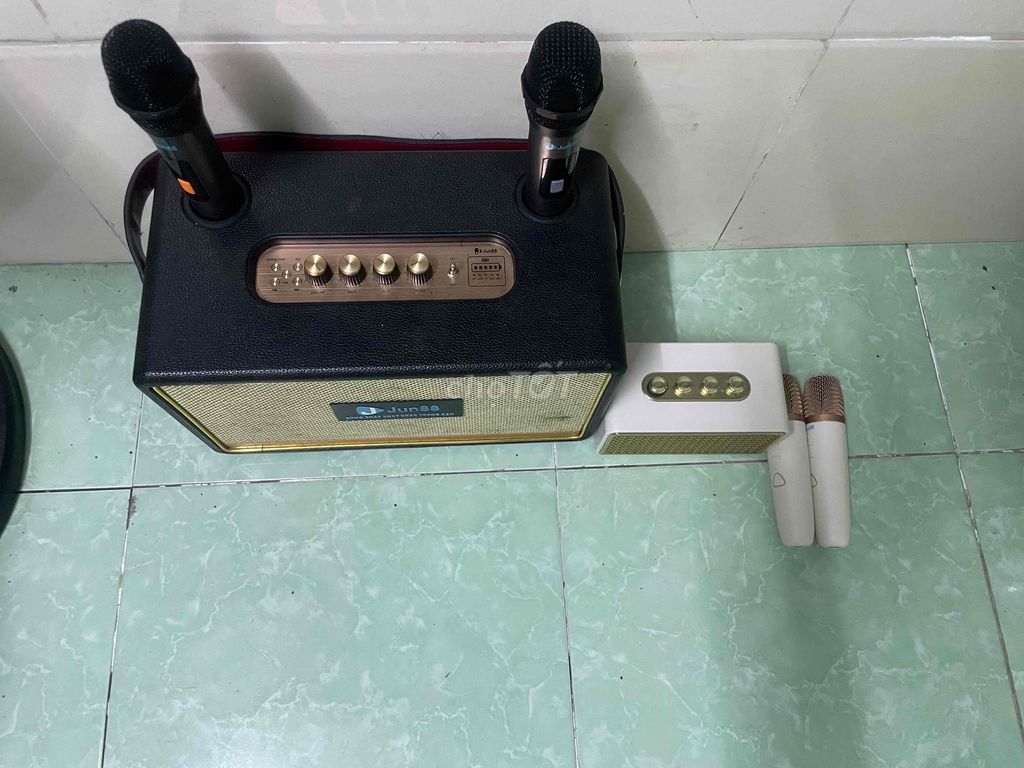 Loa karaoke Jun88 Đen, Vàng Kèm micro. Mua bán Tivi, Âm thanh tại Quận Liên Chiểu Đà Nẵng được đăng bởi Ken Po hình 1