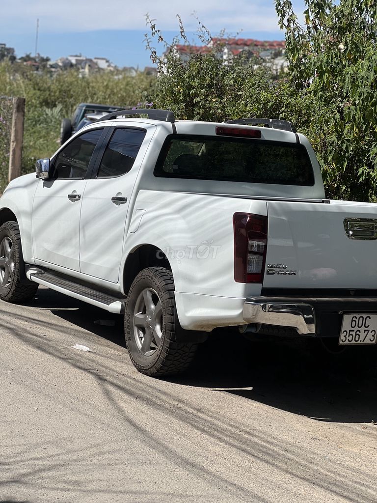 Isuzu Dmax 2016 LS 2.5 4X4 AT - 11800 km