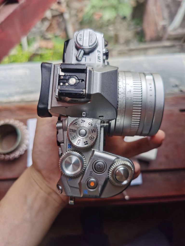 Máy ảnh Olympus EM1 Bạc. Mua bán Máy ảnh, Máy quay tại Thành phố Uông Bí Quảng Ninh được đăng bởi Minh Hoàng hình 1