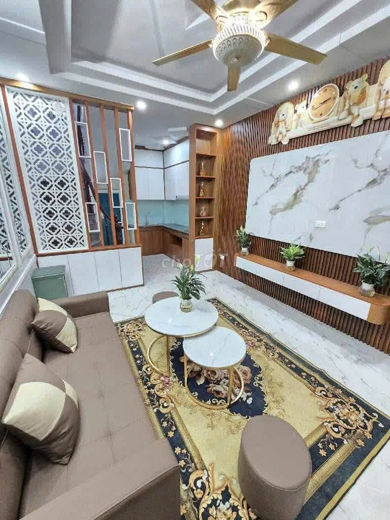 4-этажный дом площадью 32 м² в аренду, 3 спальни, Хоанг Май