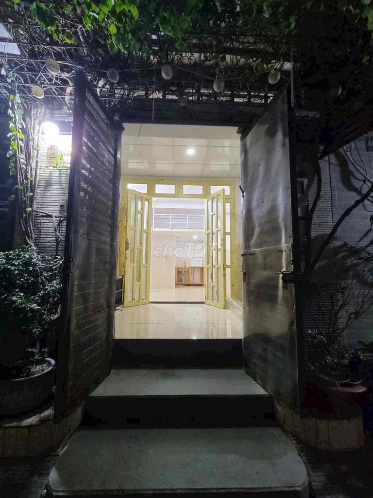 Аренда · 1 комн. · 50 м² · Quận 12, ул. Đường Vườn Lài