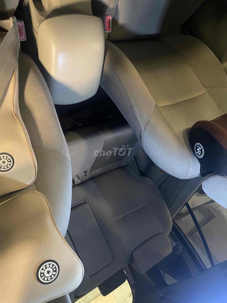 Toyota Innova 2009 J - 100000 km