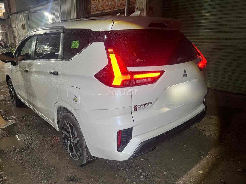 Mitsubishi Xpander 2024 белый 100 000 км
