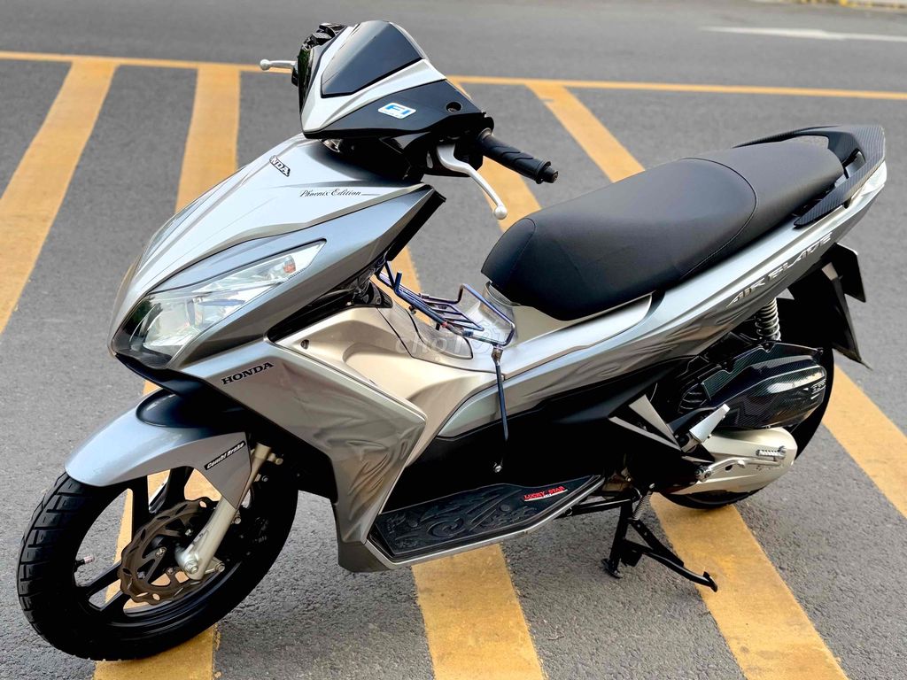 Airblade 125 mẫu 2015 9chủ ít đi máy zin100% mới99. Mua bán Xe máy tại Quận 11 Tp Hồ Chí Minh được đăng bởi CỬA HÀNG CHUYÊN GÓP NỢ XẤU hình 4