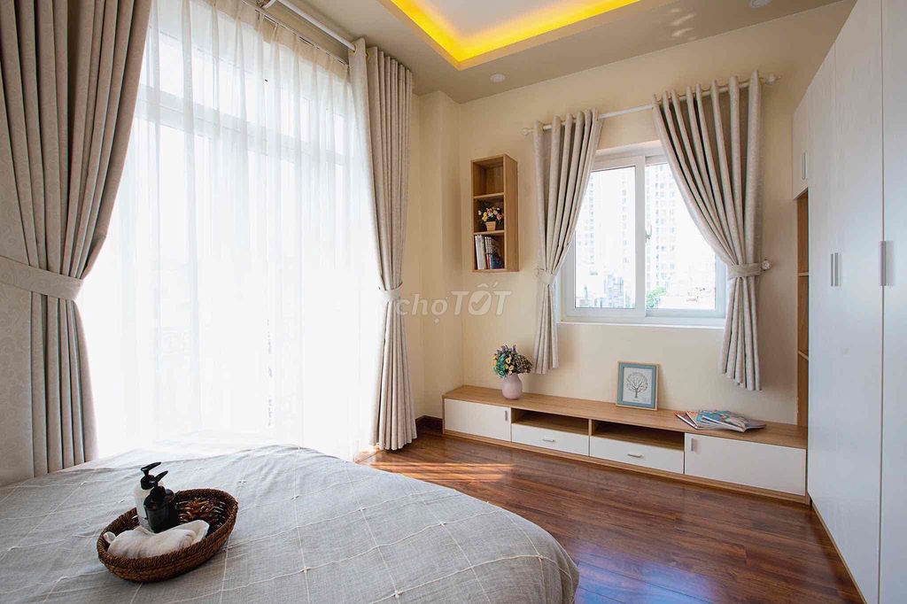 KHAI XUÂN TOÀ NHÀ MỚI 2PN Balcon 70m2 Cho Nuôi Pet Ngay Trung Tâm Q1