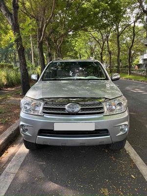 Toyota Fortuner 2011 Số sàn Bạc