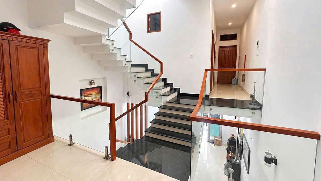 3-storey 4-bedroom house in Nam Việt Á near a park — photo 3