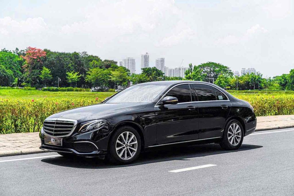 E200 Model 2019 màu đen nt nâu siêu đẹp giá tốt. Mua bán Ô tô tại Quận 7 Tp Hồ Chí Minh được đăng bởi Dương Phương hình 3