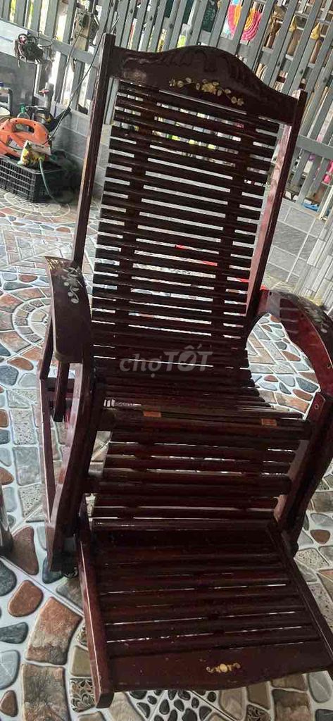 Ghế bập bênh Gỗ Nâu Cổ điển Thư giãn. Mua bán Bàn ghế tại Thành phố Long Xuyên An Giang được đăng bởi Huỳnh Quyên hình 1