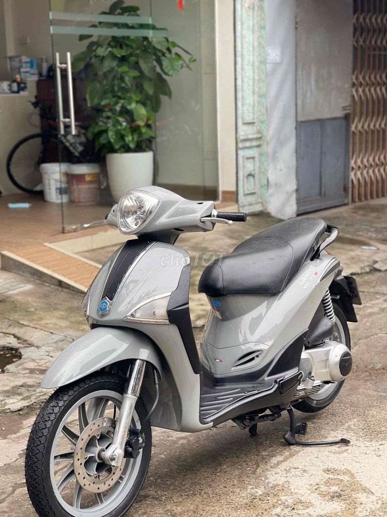 Piaggio Liberty серый скутер