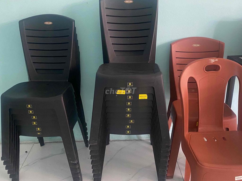 Bàn Kim loại Gạch men Đen Còn mới. Mua bán Bàn ghế tại Thị xã Điện Bàn Quảng Nam được đăng bởi Trần Hồng Thủy hình 1