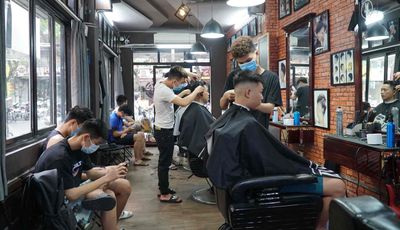 TUYỂN THỢ CẮT TÓC NAM CÓ KINH NGHIỆM. Việc làm tại Quận Hoàn Kiếm Hà Nội được đăng bởi Cắt Tóc Nam Đức Anh hình 1