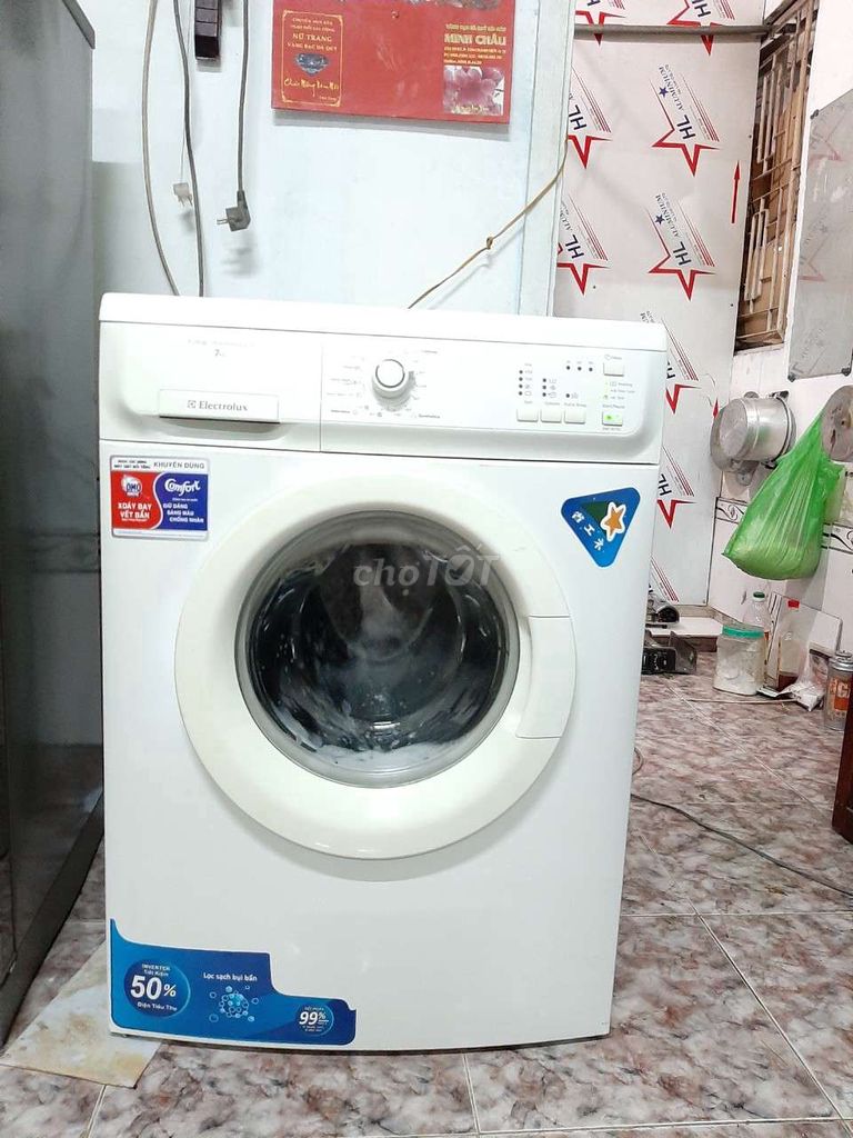 0907670634 - Máy giặt Elextrolux 7.0ky gia đình đang sử dụng