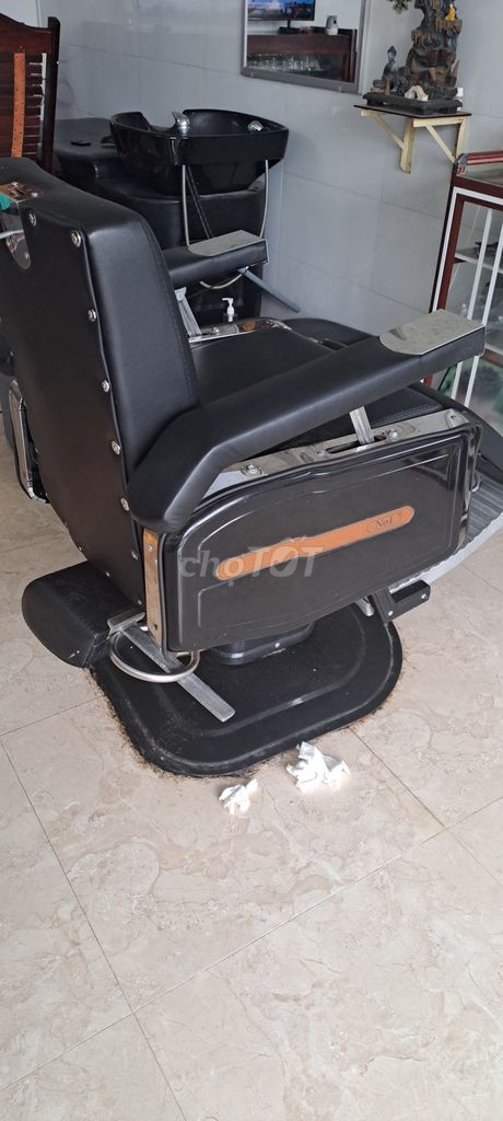 Ghế cắt tóc No1 Da Đen , 1 giường gội đầu. Mua bán Bàn ghế tại Thị xã Giá Rai Bạc Liêu được đăng bởi Trinh Hai Au hình 1