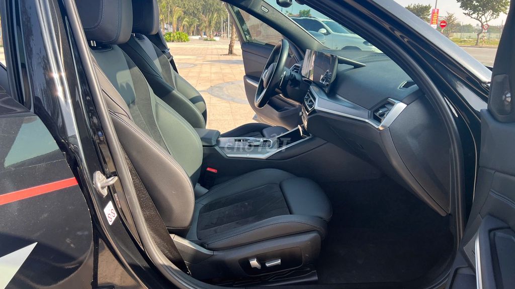 BMW 3 Series 2023 330i M Sport - 36000 km. Mua bán Ô tô tại Quận Liên Chiểu Đà Nẵng được đăng bởi Anh Quy hình 18