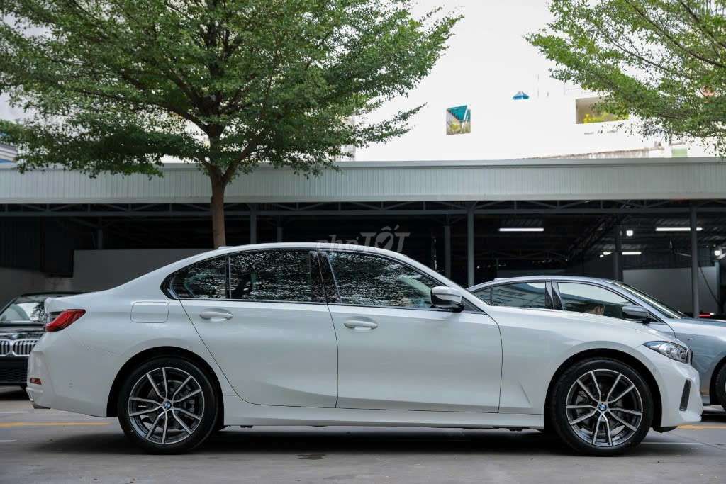 BMW 320i Sport Line Lci 2025 Trắng. Mua bán Ô tô tại Quận Thanh Xuân Hà Nội được đăng bởi Tuyết Trần hình 5