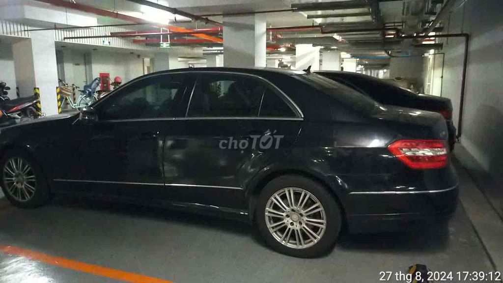 Cần bán xe Mercedes Benz E Class 2009 đã đi 76km.