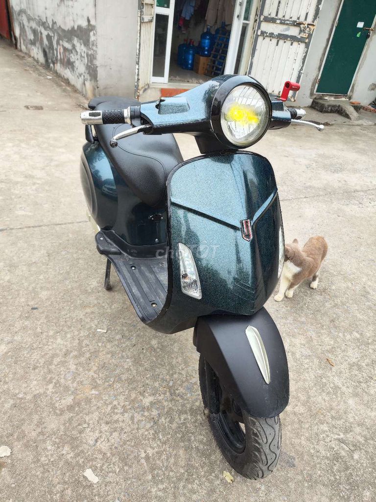 Xe máy điện Vespa màu Xanh đen. Mua bán Xe điện tại Quận Hà Đông Hà Nội được đăng bởi hoang van kiem hình 2