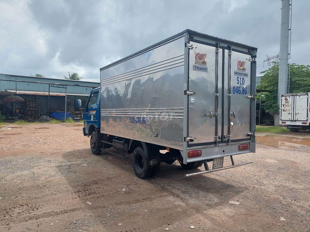 Kia k165 tải 2T3 đời 2016 thùng kín có máy lạnh. Mua bán Xe tải, xe ben tại Quận Bình Tân Tp Hồ Chí Minh được đăng bởi Kính Xe Tải hình 4