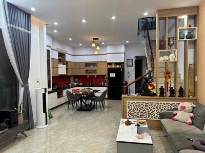 Bán nhà đường Hùng Vương Tp Kon Tum (Khu Ba Đình)