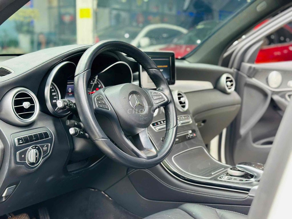 Mercedes Benz GLC 300 AMG 4MATIC  Model 2017. Mua bán Ô tô tại Quận 8 Tp Hồ Chí Minh được đăng bởi Hồng Phúc hình 6