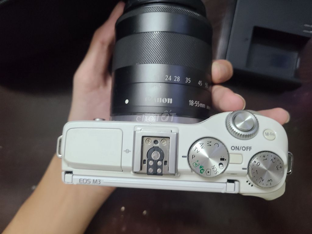 Máy ảnh Canon M3 Trắng kèm phụ kiện. Mua bán Máy ảnh, Máy quay tại Quận 6 Tp Hồ Chí Minh được đăng bởi Người may mắn hình 1