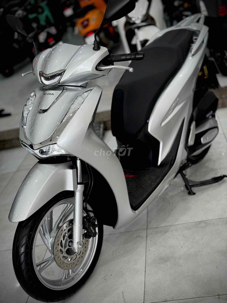 Sh125 2024 Odo8k Lướt chính chủ ký. Mua bán Xe máy tại Thị xã Phú Mỹ Bà Rịa - Vũng Tàu được đăng bởi Cửa Hàng Xe Máy Phú Mỹ hình 1