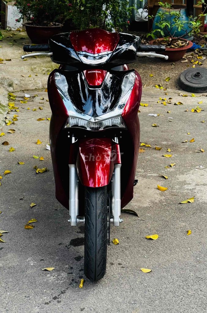 Honda SH 125i ABS конец 2025 г. Красно-черный 500 км