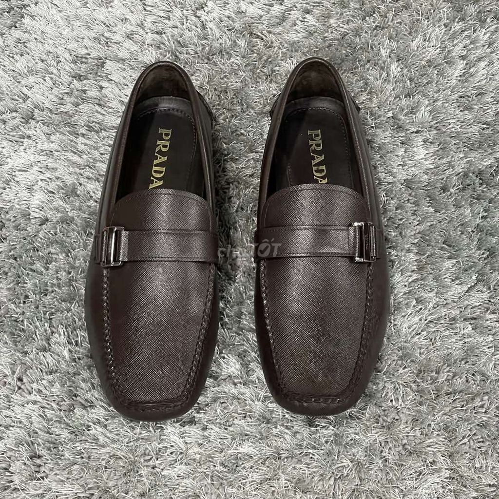 Mocca Prada Saffiano Brown
New 99%
Sz 42.