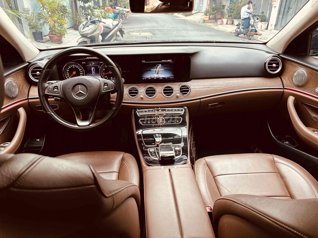 Mercedes  E200 - 106000 km Sx cuối 2017. Mua bán Ô tô tại Quận 7 Tp Hồ Chí Minh được đăng bởi Thông Sport  hình 5