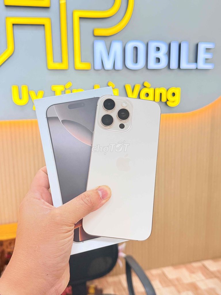 Apple iPhone 16 Pro Max 256GB Vàng Mới. Mua bán Điện thoại tại Thành phố Đồng Xoài Bình Phước được đăng bởi Hoàng  Minh Phụng hình 1