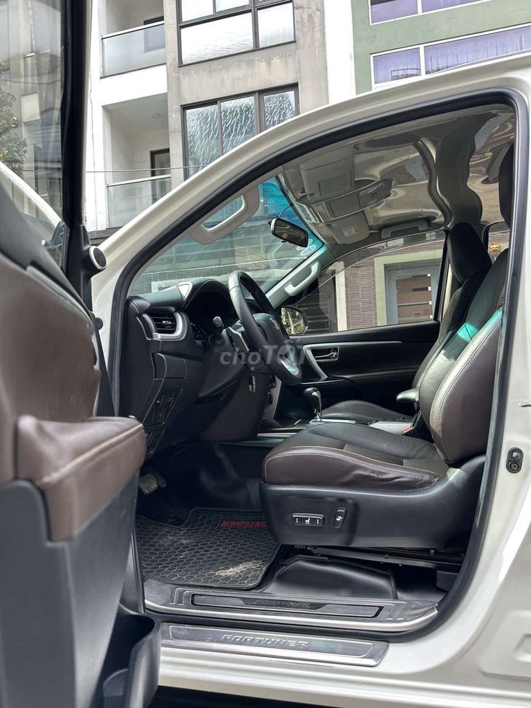 Toyota Fortuner 2.4G AT,máy dầu,tư động,2019 NK. Mua bán Ô tô tại Quận Tân Bình Tp Hồ Chí Minh được đăng bởi Nam hình 8